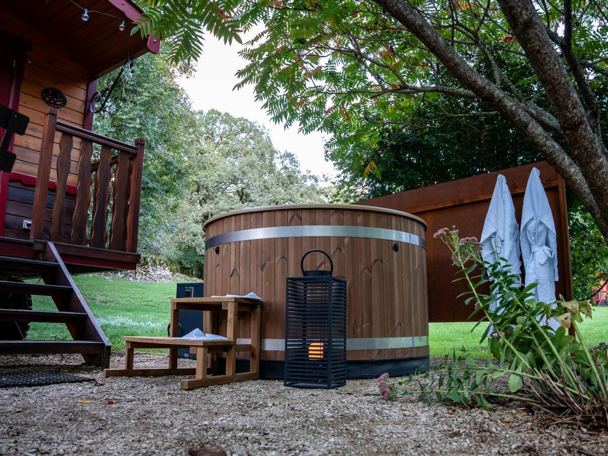 Le Roulottes Du Petit Gouffre De Padirac Avec Spa ภายนอก รูปภาพ