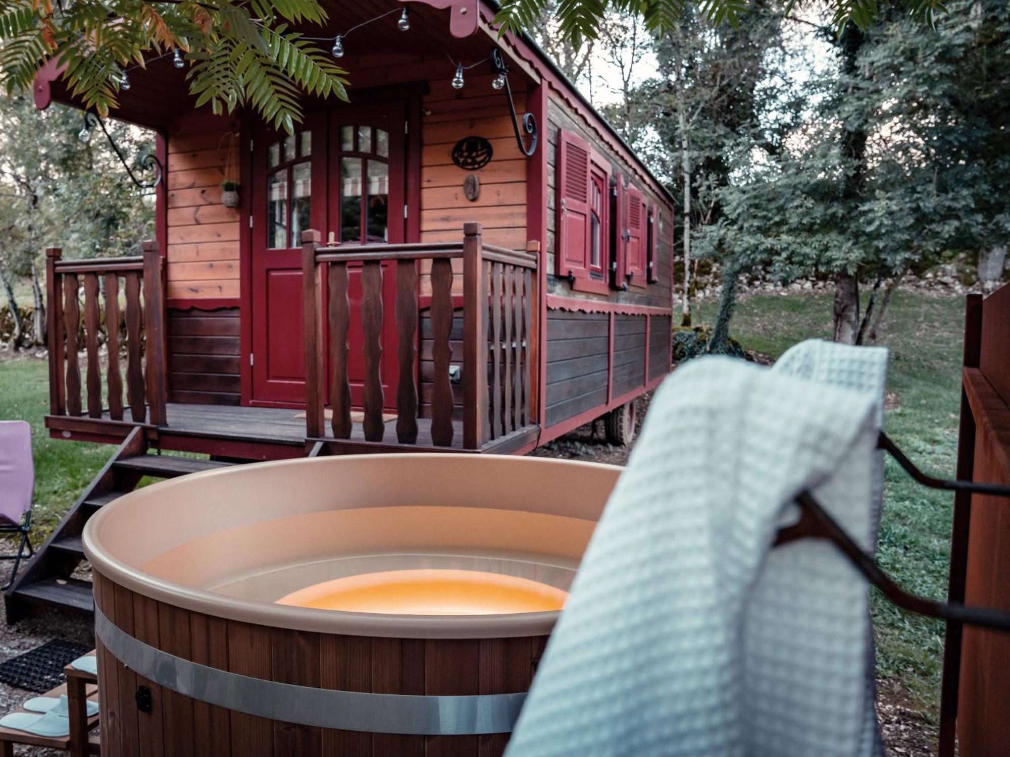 Le Roulottes Du Petit Gouffre De Padirac Avec Spa ภายนอก รูปภาพ